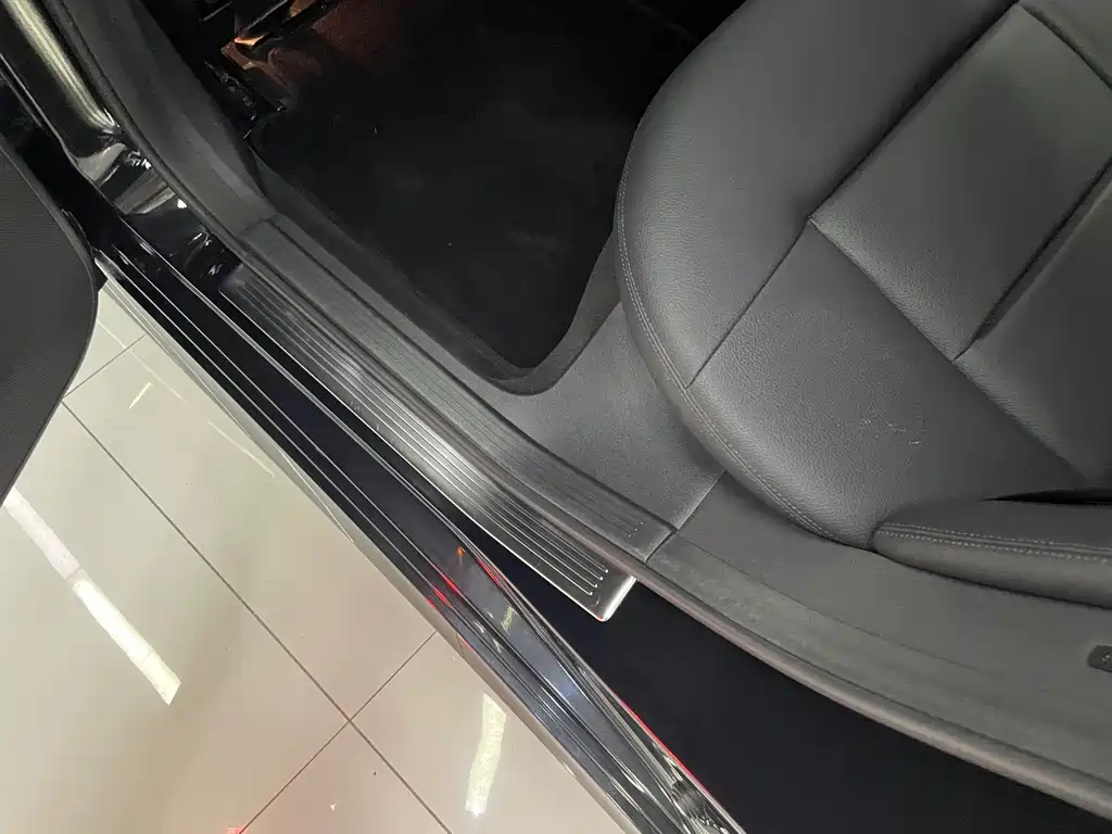 Mercedes-Benz E-Class — миниатюра 35