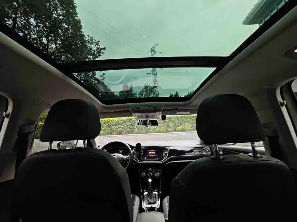 Volkswagen T-Roc — миниатюра 25