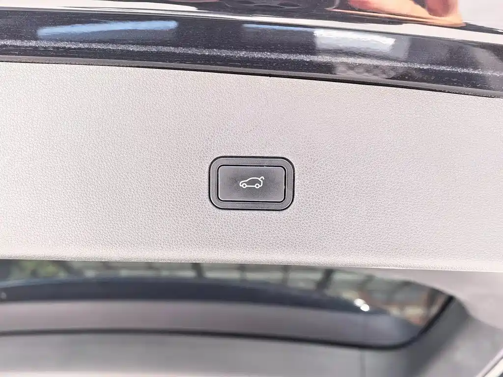 XPeng G9 — миниатюра 12