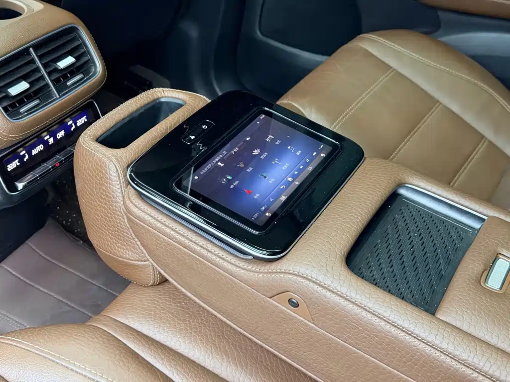 Mercedes-Benz GLS — миниатюра 14