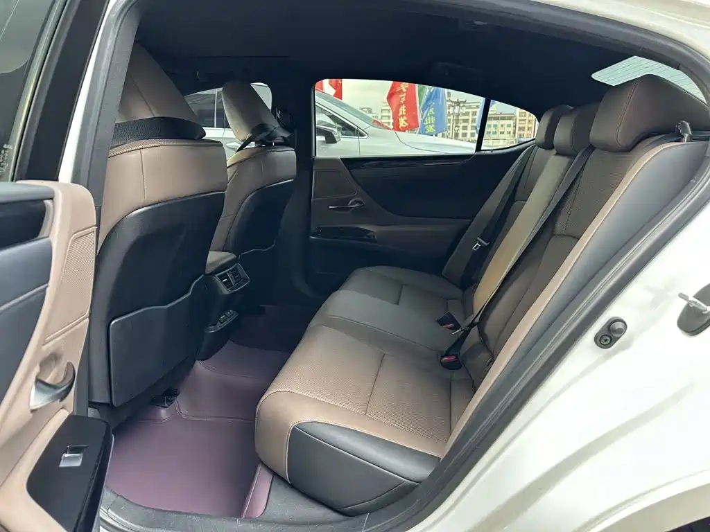 Lexus ES — миниатюра 8