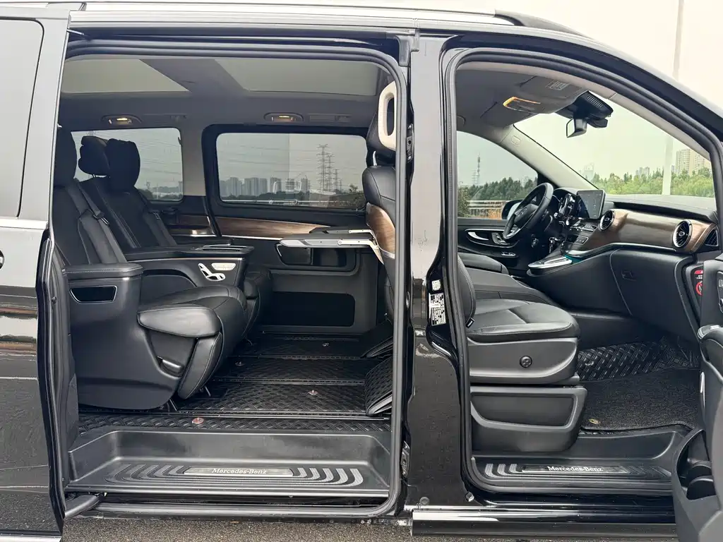 Mercedes-Benz V-Class — миниатюра 32