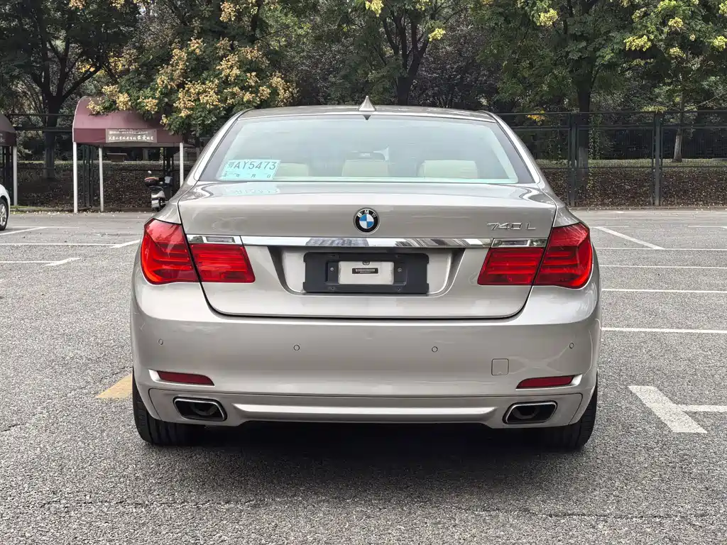 BMW 7 Series — миниатюра 8