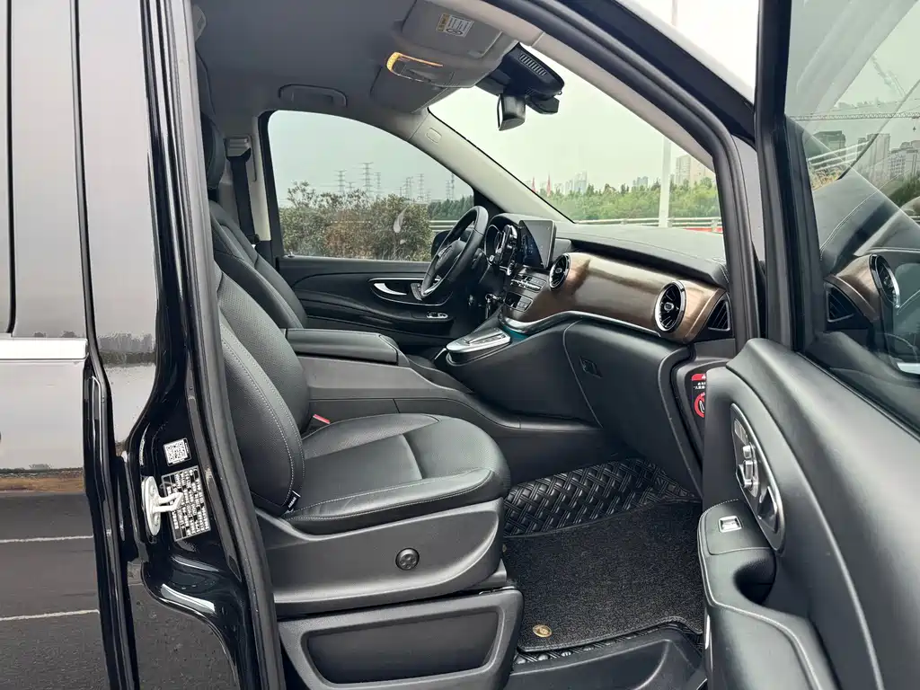 Mercedes-Benz V-Class — миниатюра 22