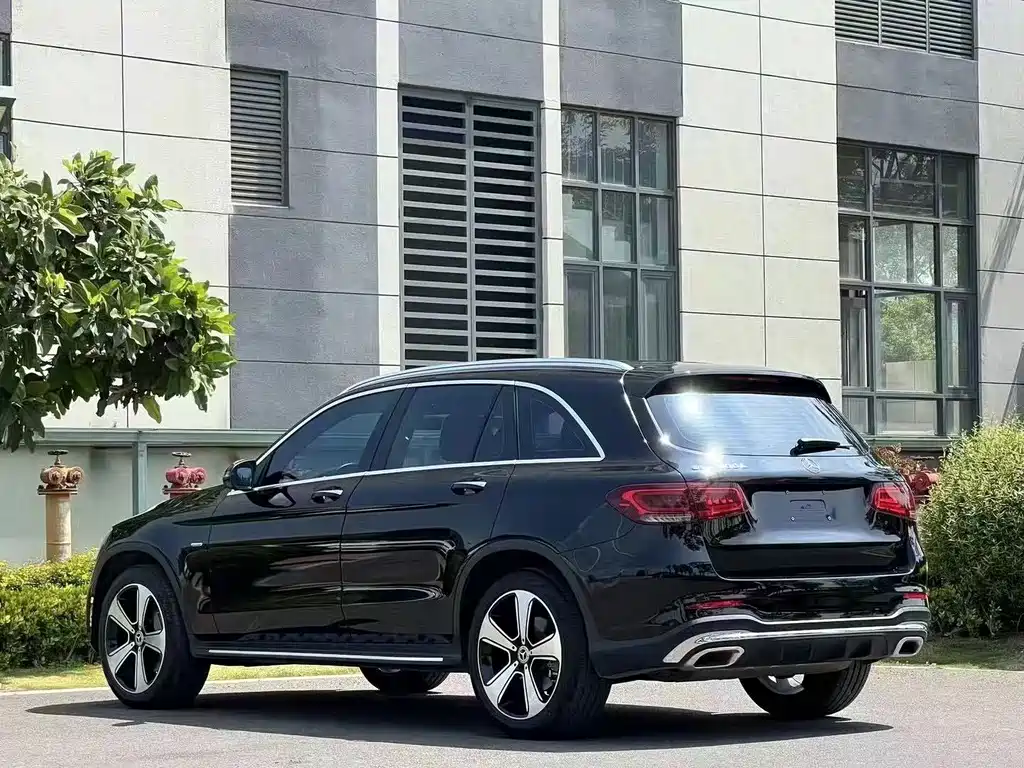 MERCEDES-BENZ GLC