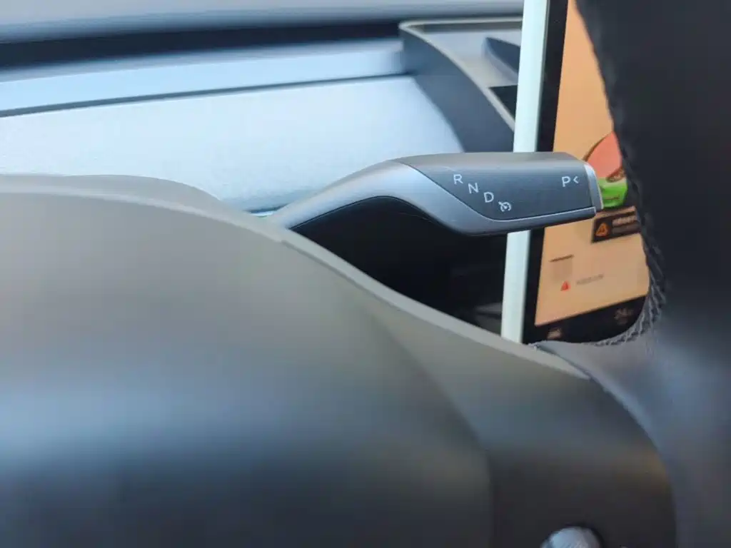 Tesla Model Y — миниатюра 14