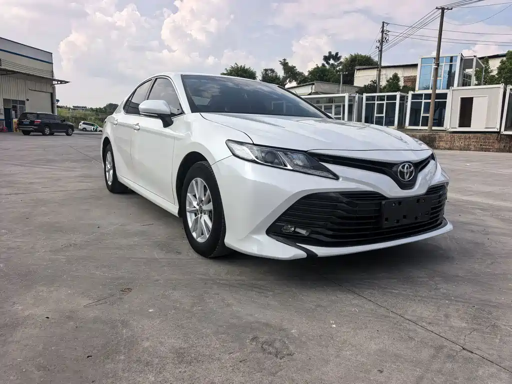 Toyota Camry — миниатюра 3