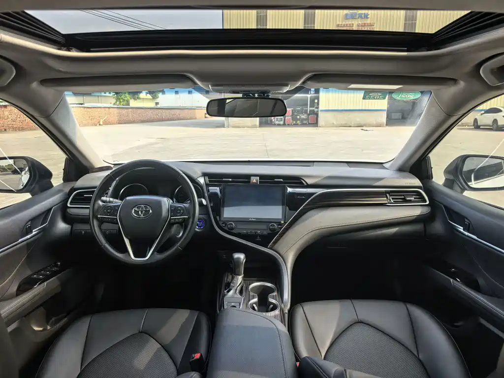 Toyota Camry — миниатюра 12