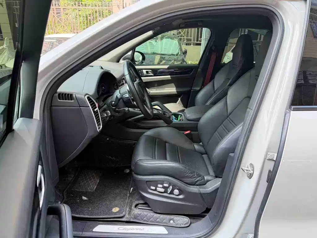Porsche Cayenne — миниатюра 6