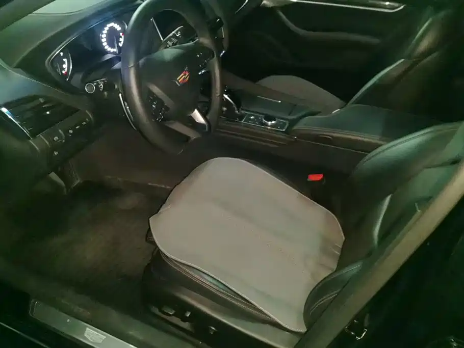 Cadillac CT5 — миниатюра 9