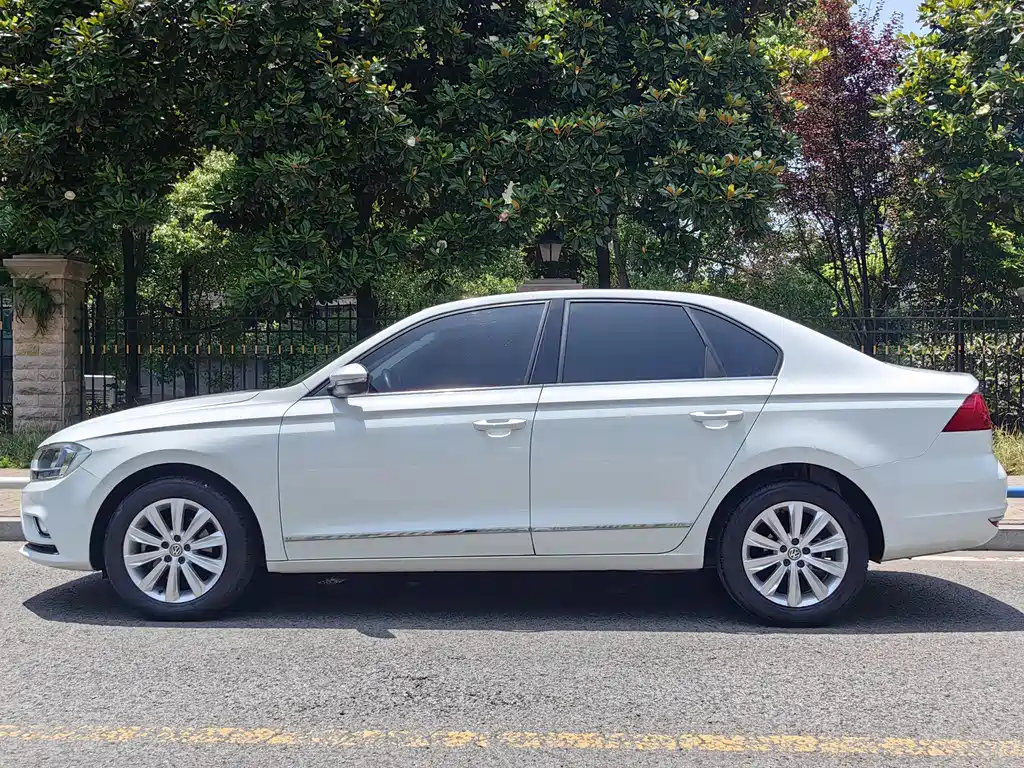 Volkswagen Bora 2016 1.6L AT Comfort