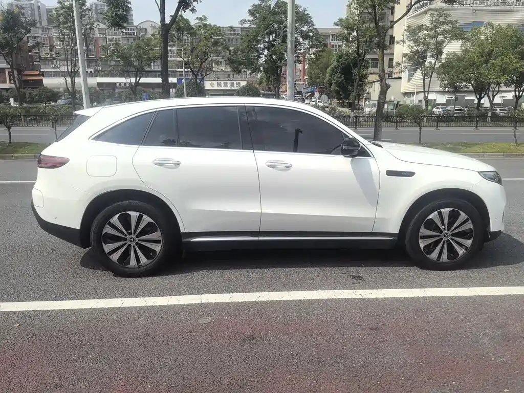 Mercedes-Benz EQC — миниатюра 8