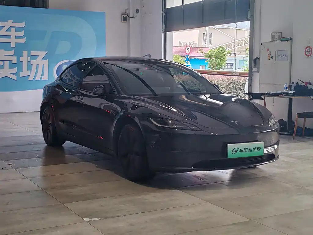 Tesla Model 3 — миниатюра 3