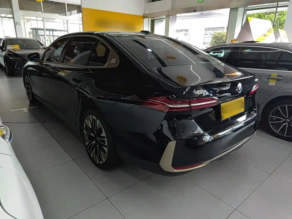 BMW 5 Series — миниатюра 5