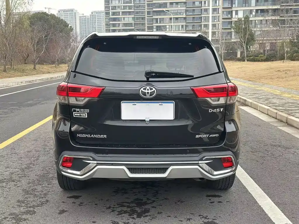 TOYOTA HIGHLANDER