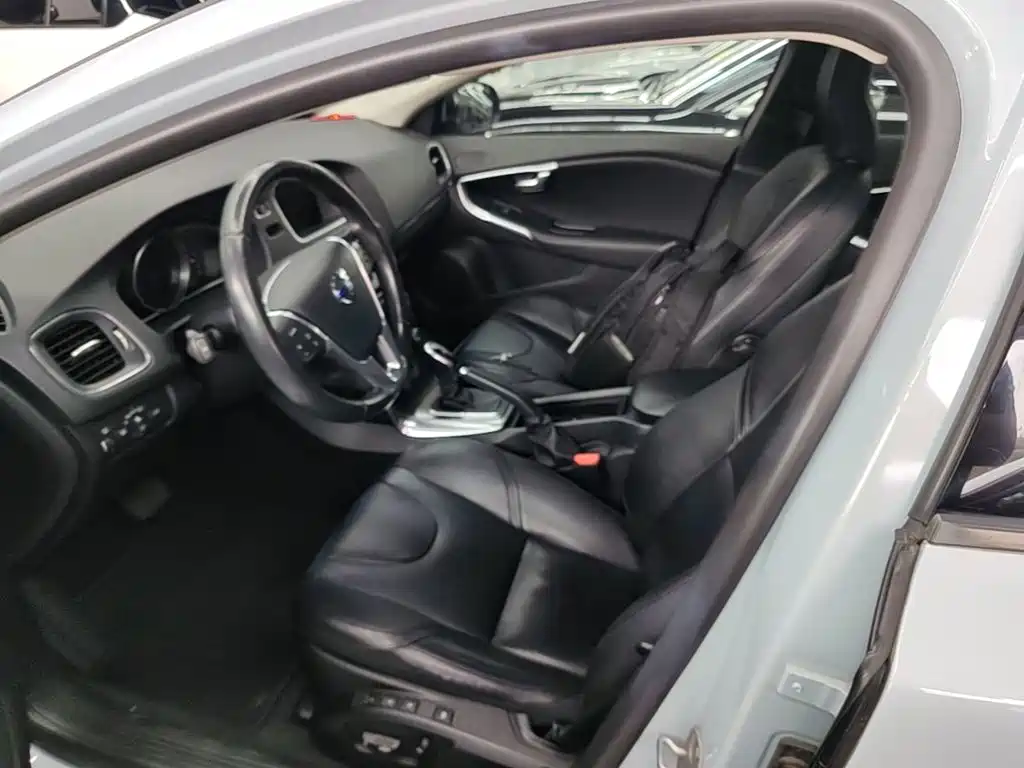 Volvo V40 — миниатюра 15