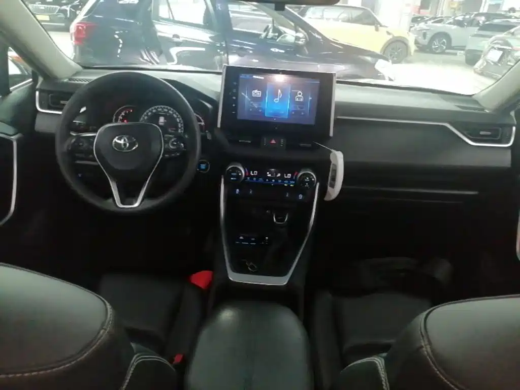 Toyota RAV4 — миниатюра 10