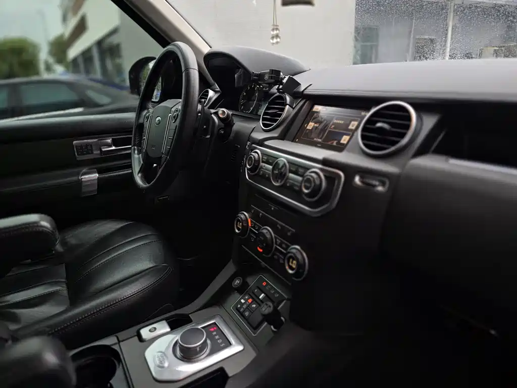 Land Rover Discovery 2015 3.0 SC V6 SE