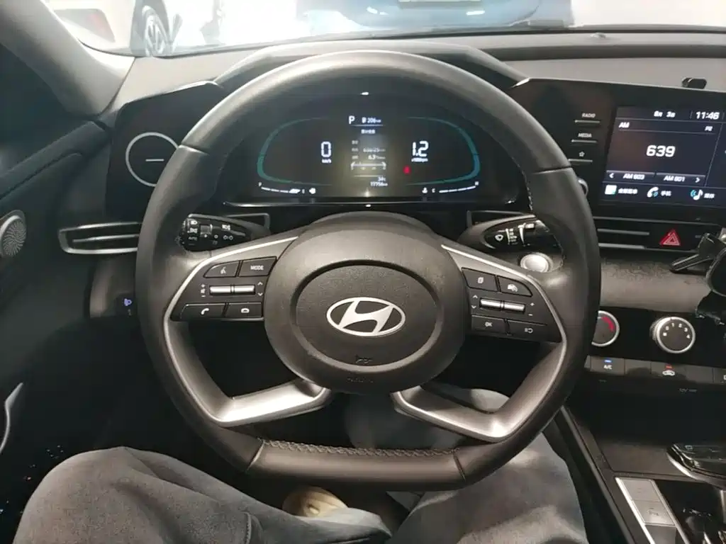 Hyundai Elantra — миниатюра 11