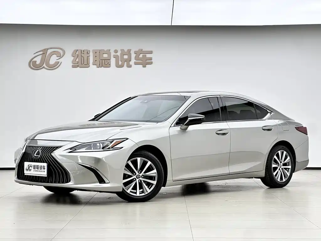Lexus ES 2021