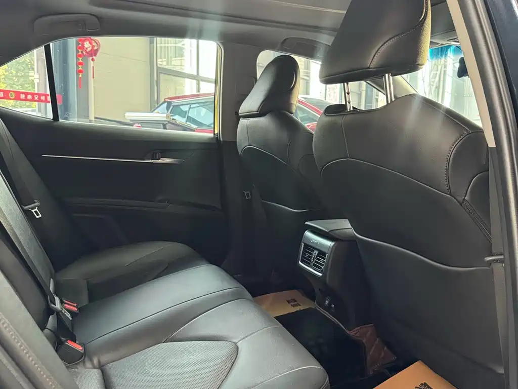 Toyota Camry 2021 2.5G Luxury