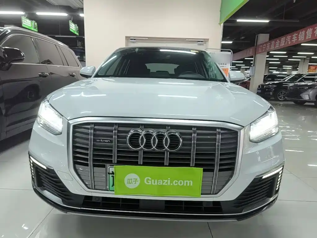 Audi Q2L e-tron — миниатюра 3