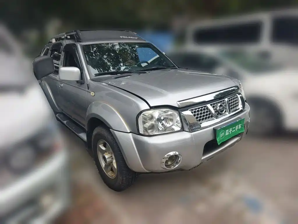 Nissan Paladin — миниатюра 3