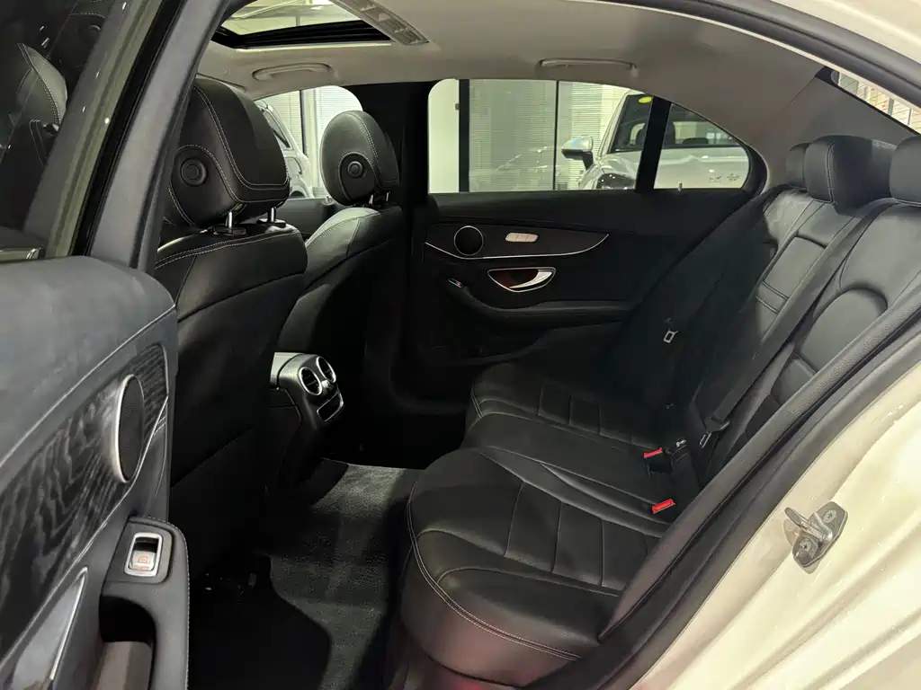Mercedes-Benz C-Class — миниатюра 11
