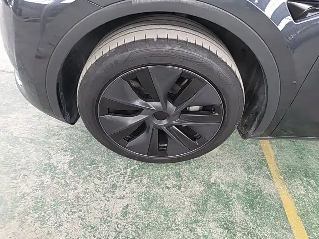 Tesla Model Y — миниатюра 23