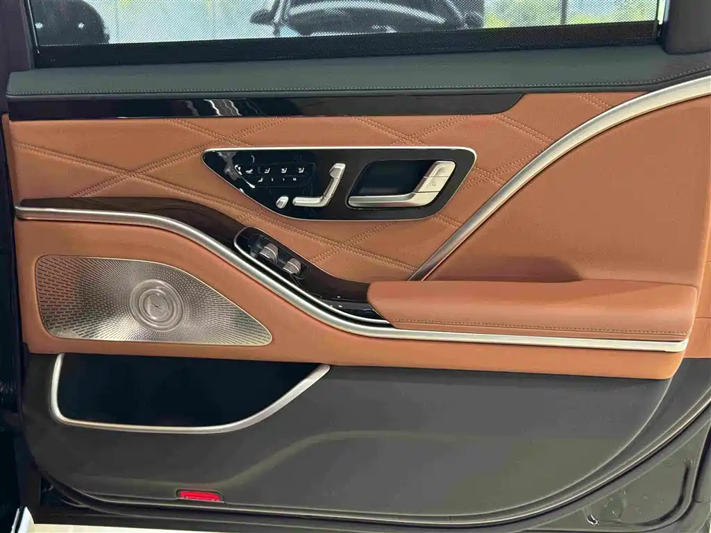 Mercedes-Benz S-Class — миниатюра 11