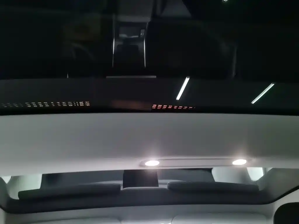 Tesla Model 3 — миниатюра 18