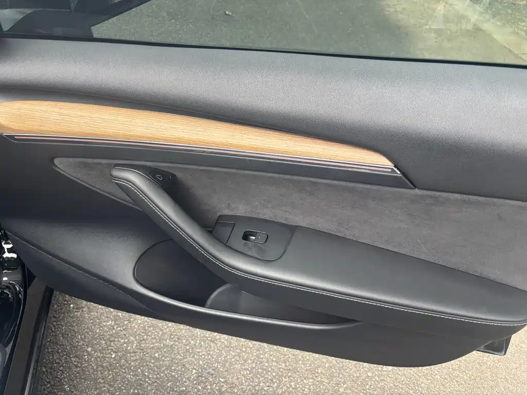 Tesla Model 3 — миниатюра 15