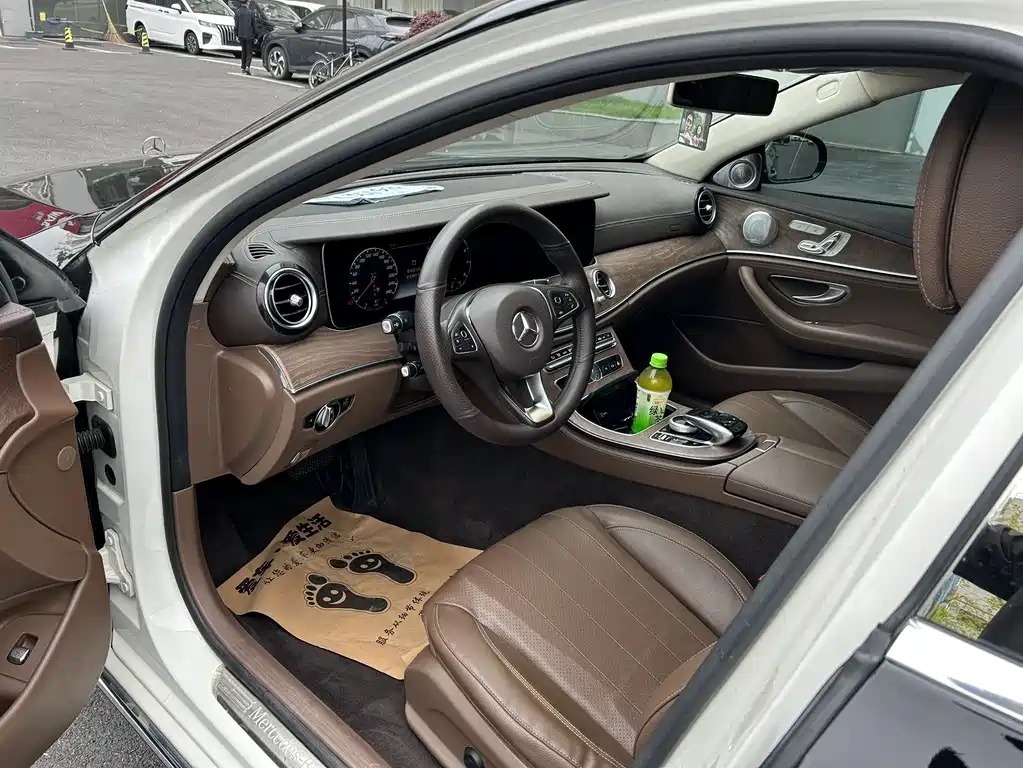 Mercedes-Benz E-Class — миниатюра 5