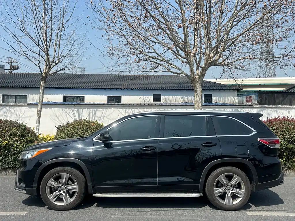 TOYOTA HIGHLANDER