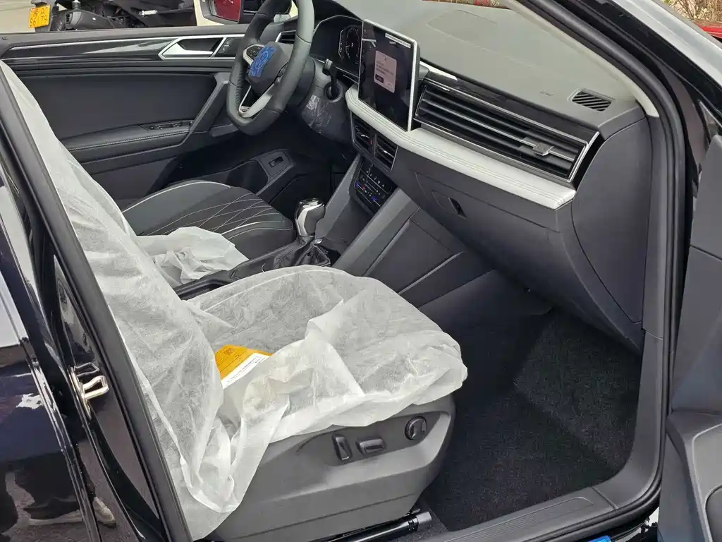 Volkswagen Tiguan L — миниатюра 8