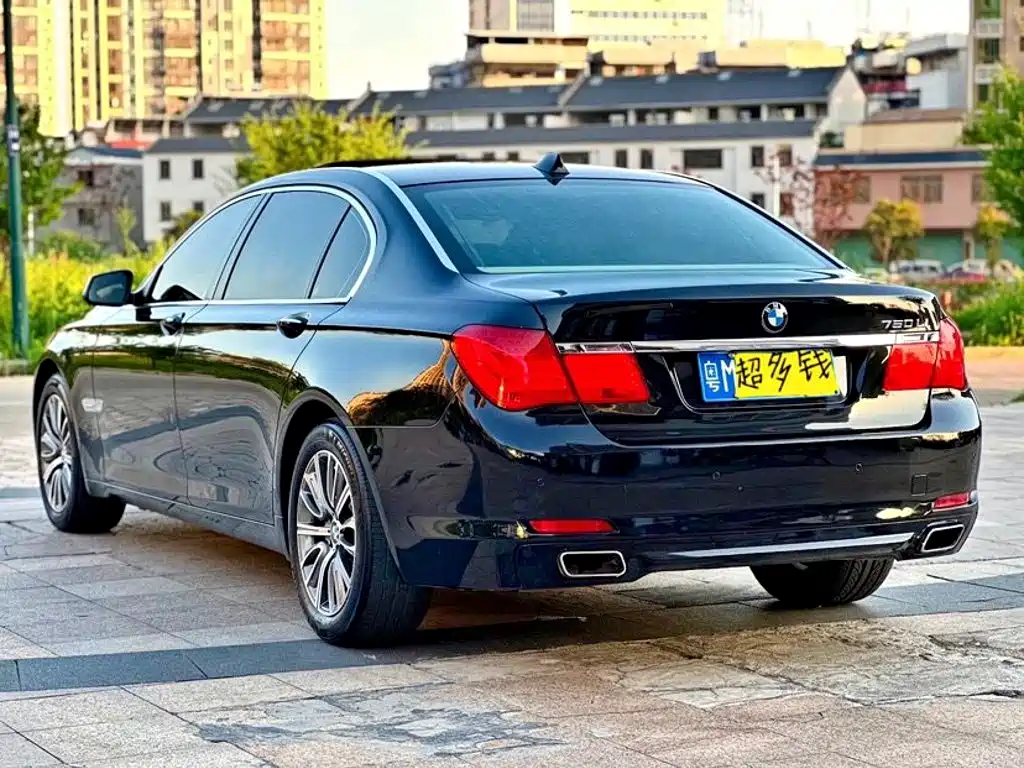 BMW 7 Series — миниатюра 4