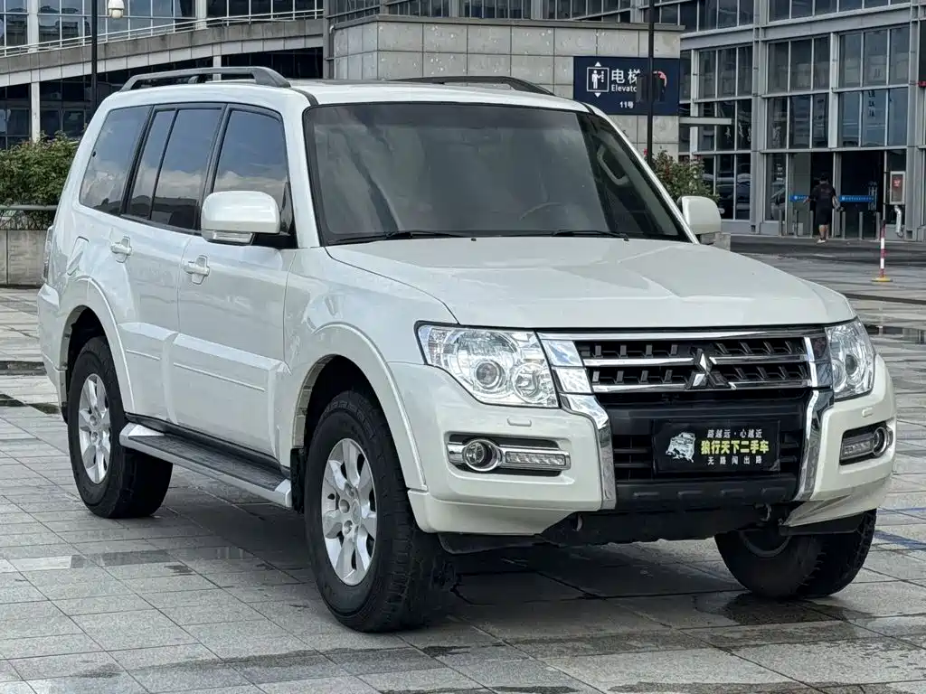 Mitsubishi Pajero (Import) — миниатюра 3