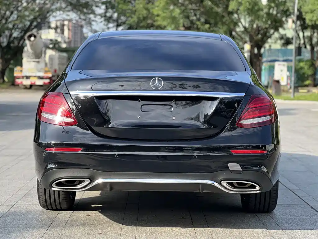 Mercedes-Benz E-Class — миниатюра 13