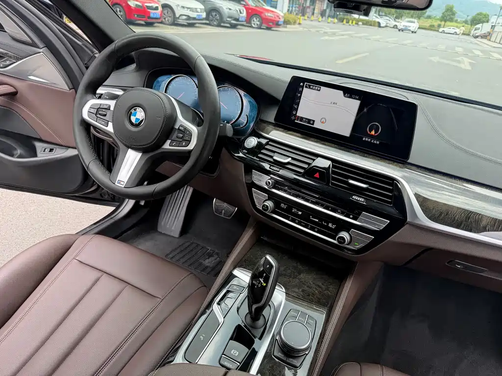 BMW 5 Series — миниатюра 19