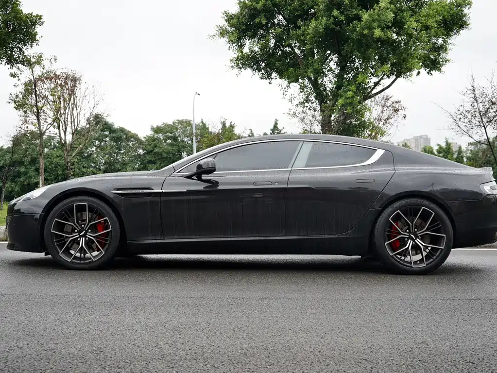 Aston Martin Rapide — миниатюра 3