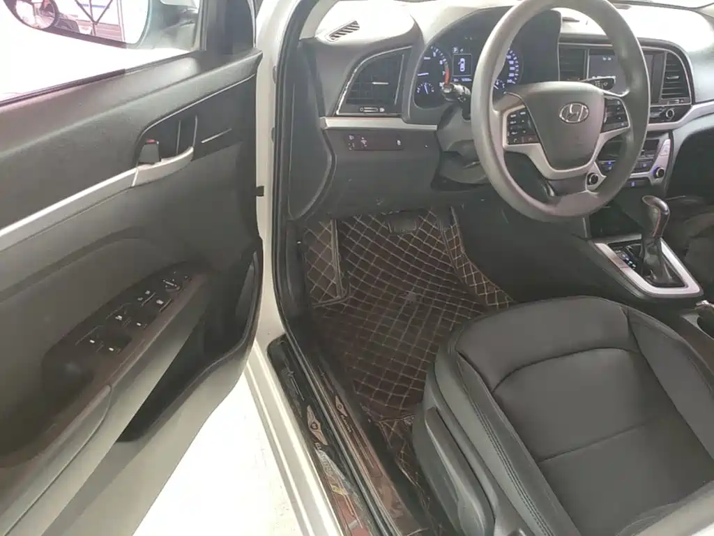 Hyundai Elantra — миниатюра 16
