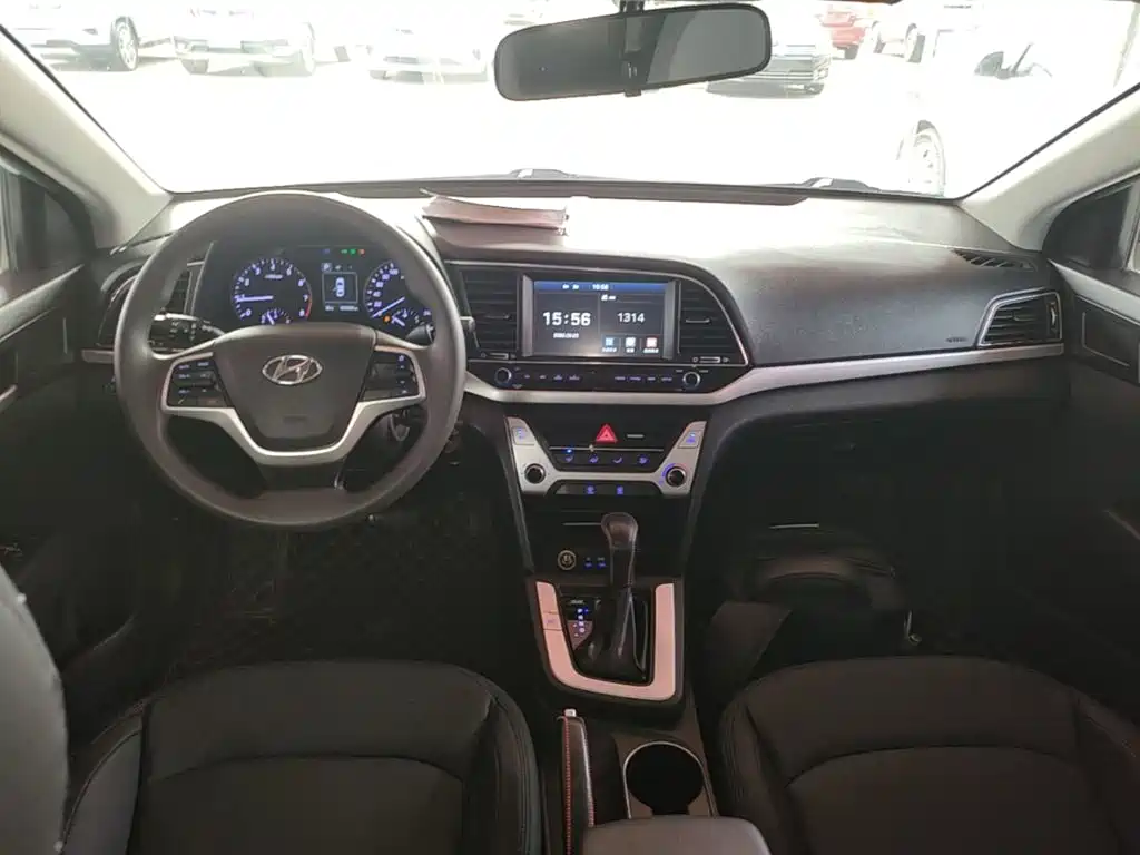 Hyundai Elantra — миниатюра 10