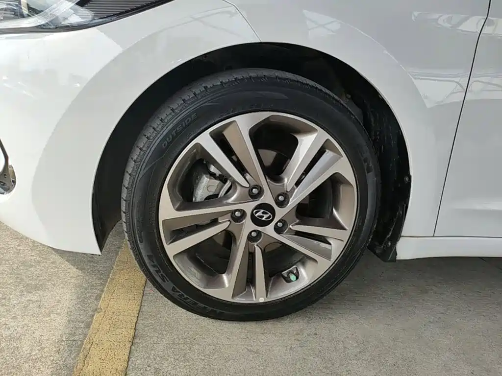 Hyundai Elantra — миниатюра 23