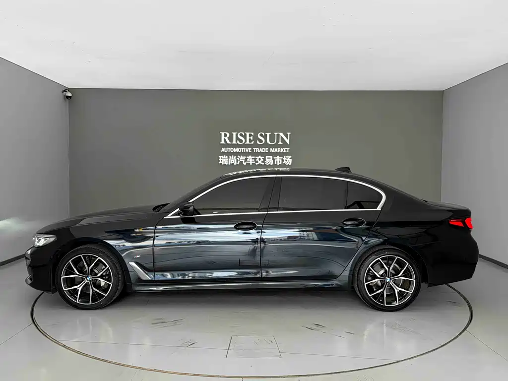 BMW 5 Series — миниатюра 11