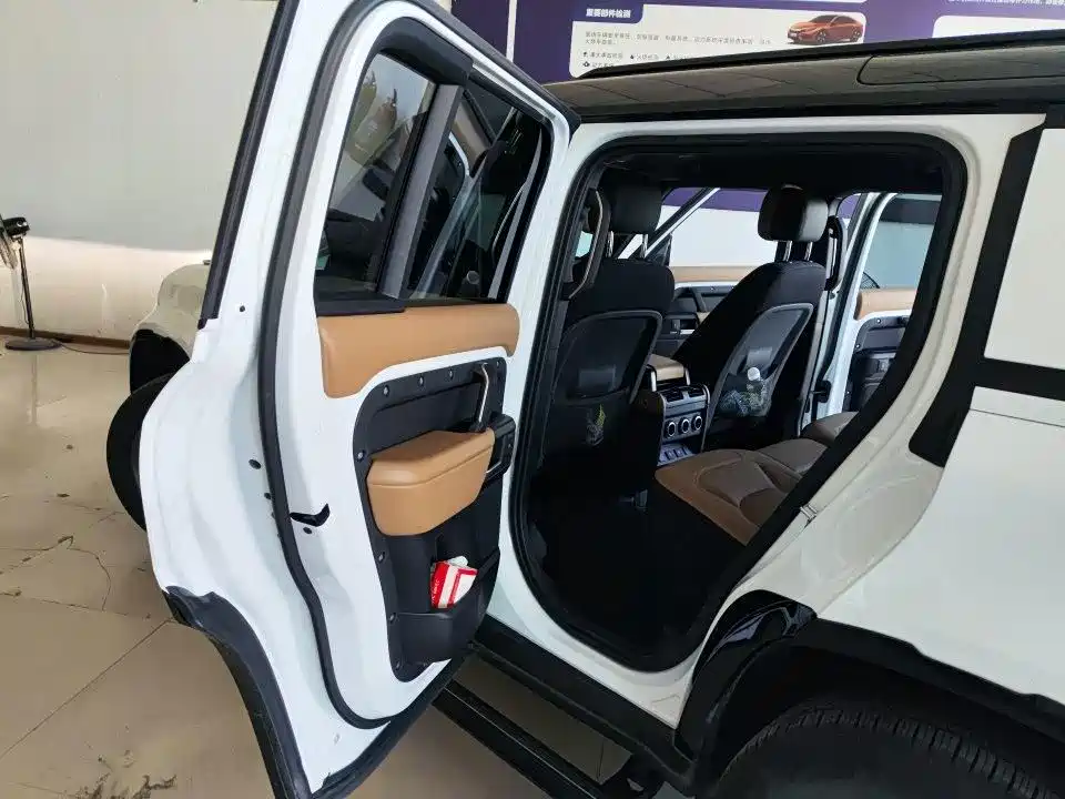 Land Rover Defender — миниатюра 6