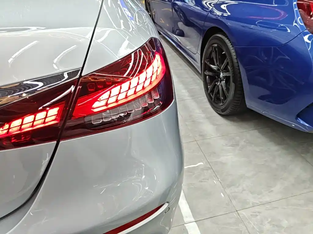 Mercedes-Benz E-Class — миниатюра 8