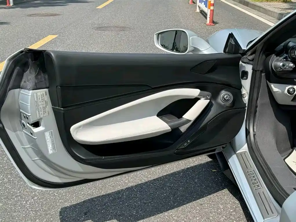 Ferrari F8 2020 Spider 3.9T V8