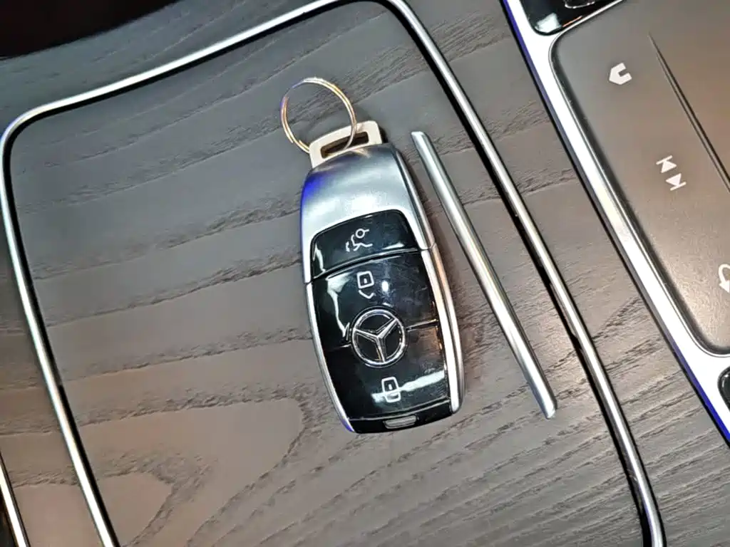 Mercedes-Benz E-Class — миниатюра 9