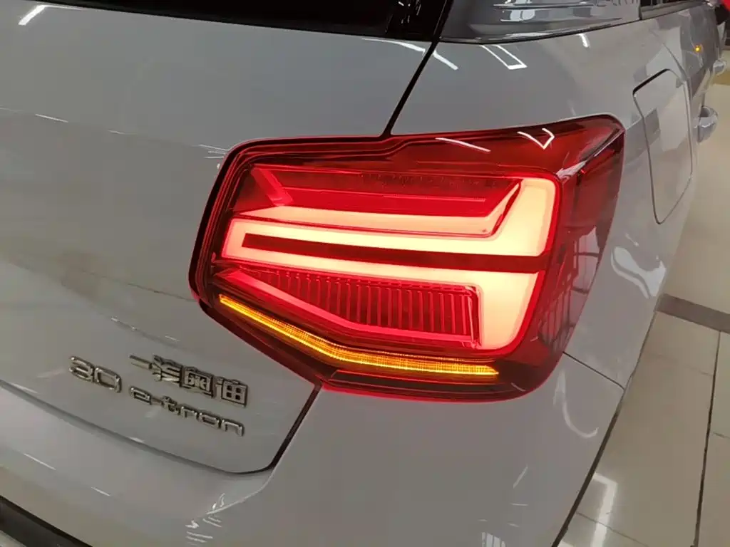 Audi Q2L e-tron — миниатюра 8