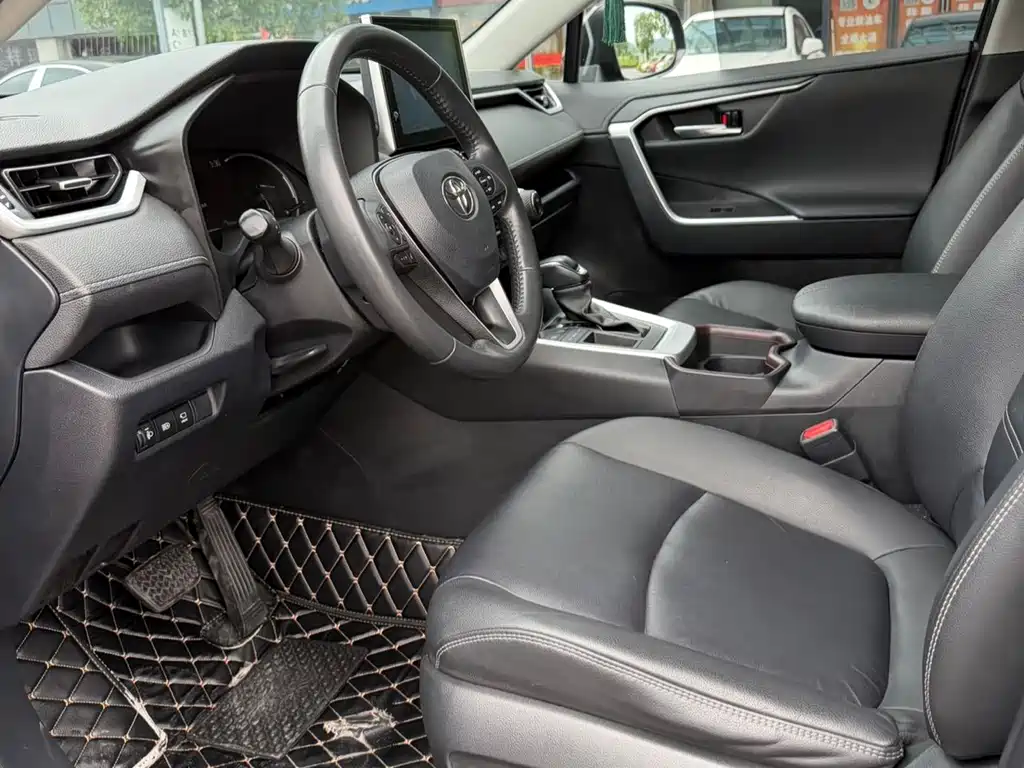 Toyota RAV4 — миниатюра 8